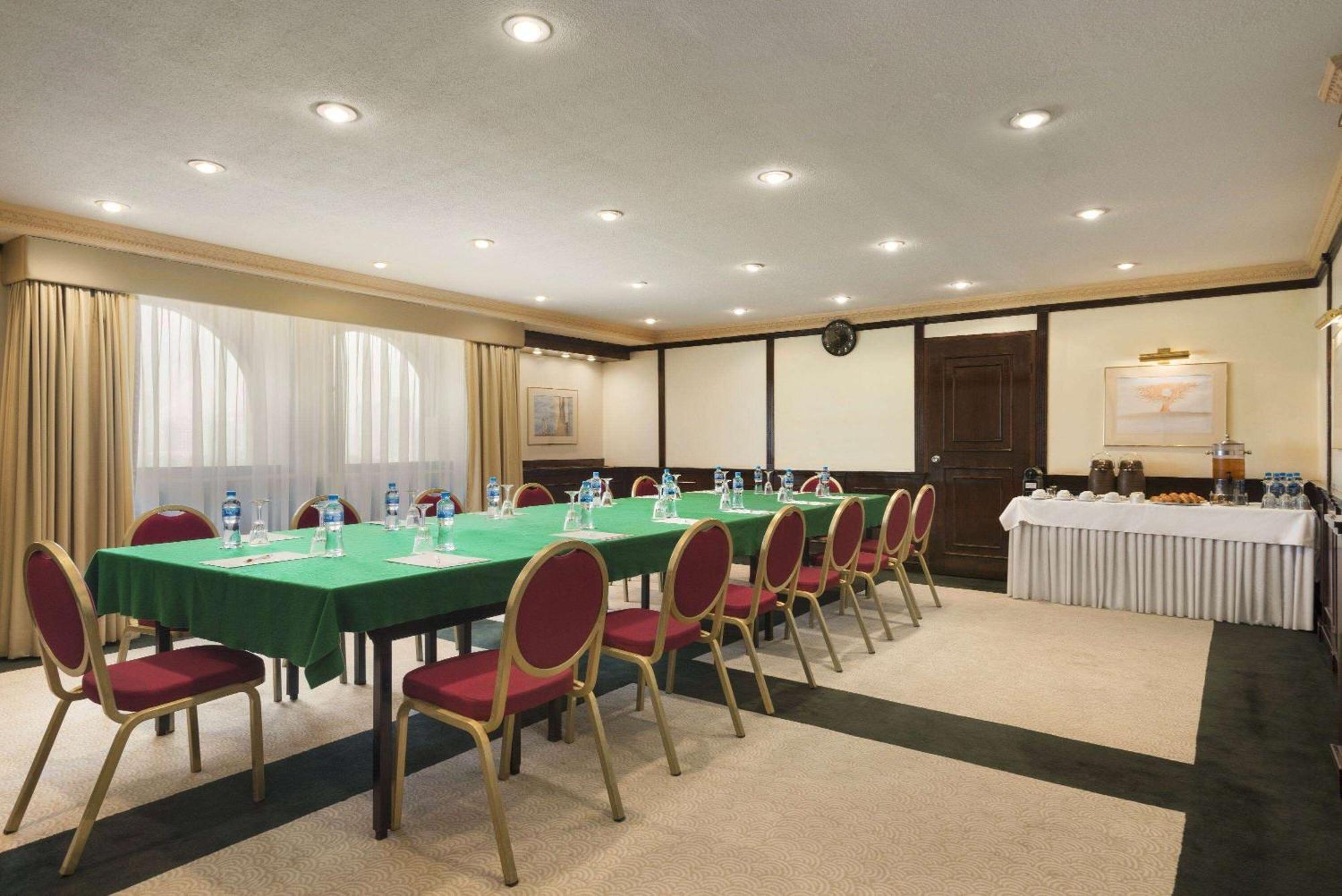 Ramada By Wyndham Bahrain Hotell Manama Eksteriør bilde