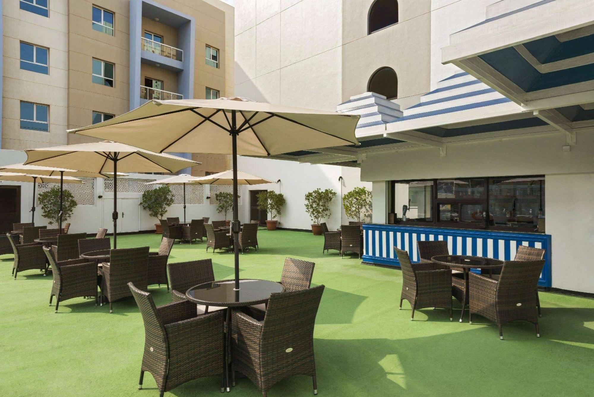 Ramada By Wyndham Bahrain Hotell Manama Eksteriør bilde