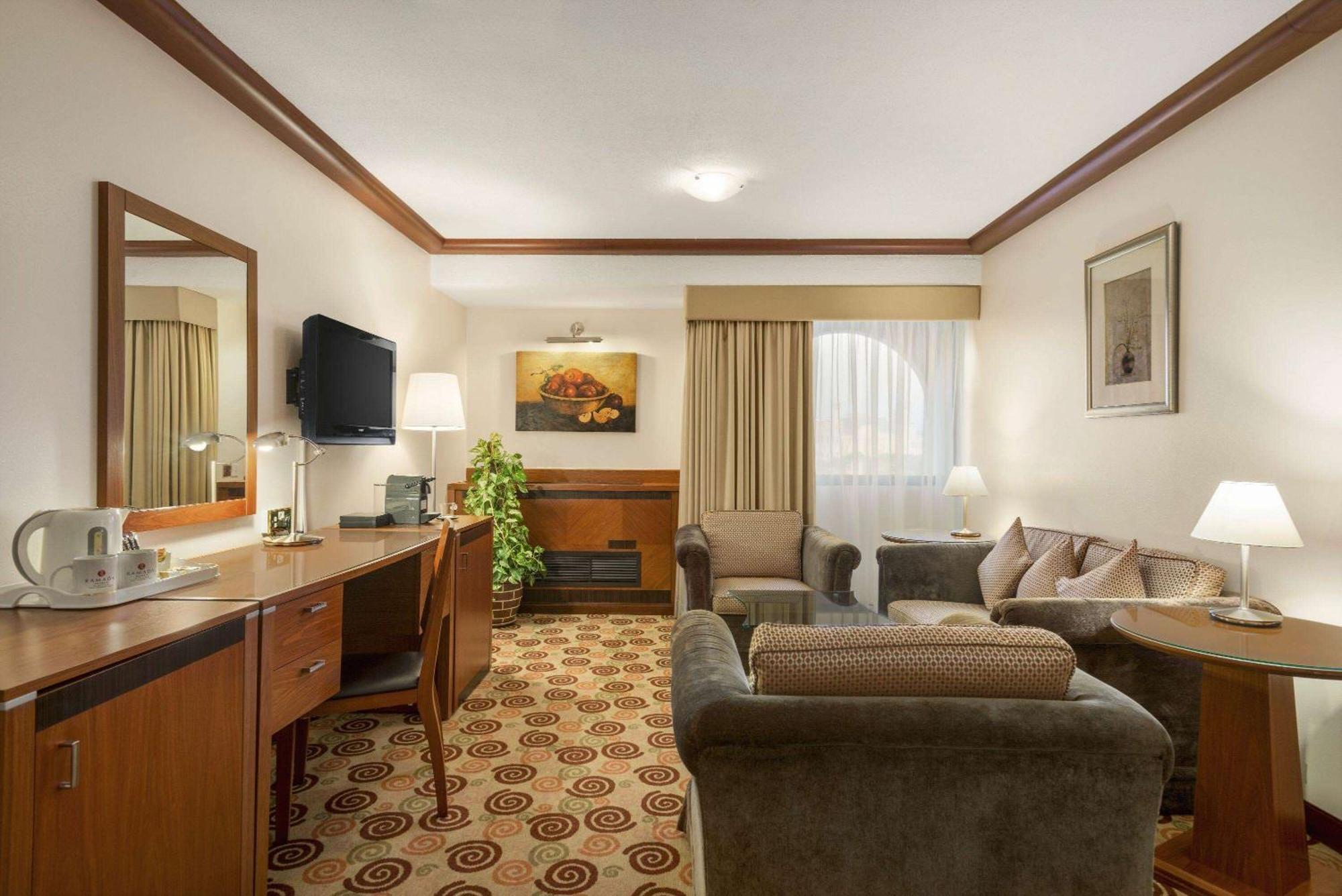 Ramada By Wyndham Bahrain Hotell Manama Eksteriør bilde