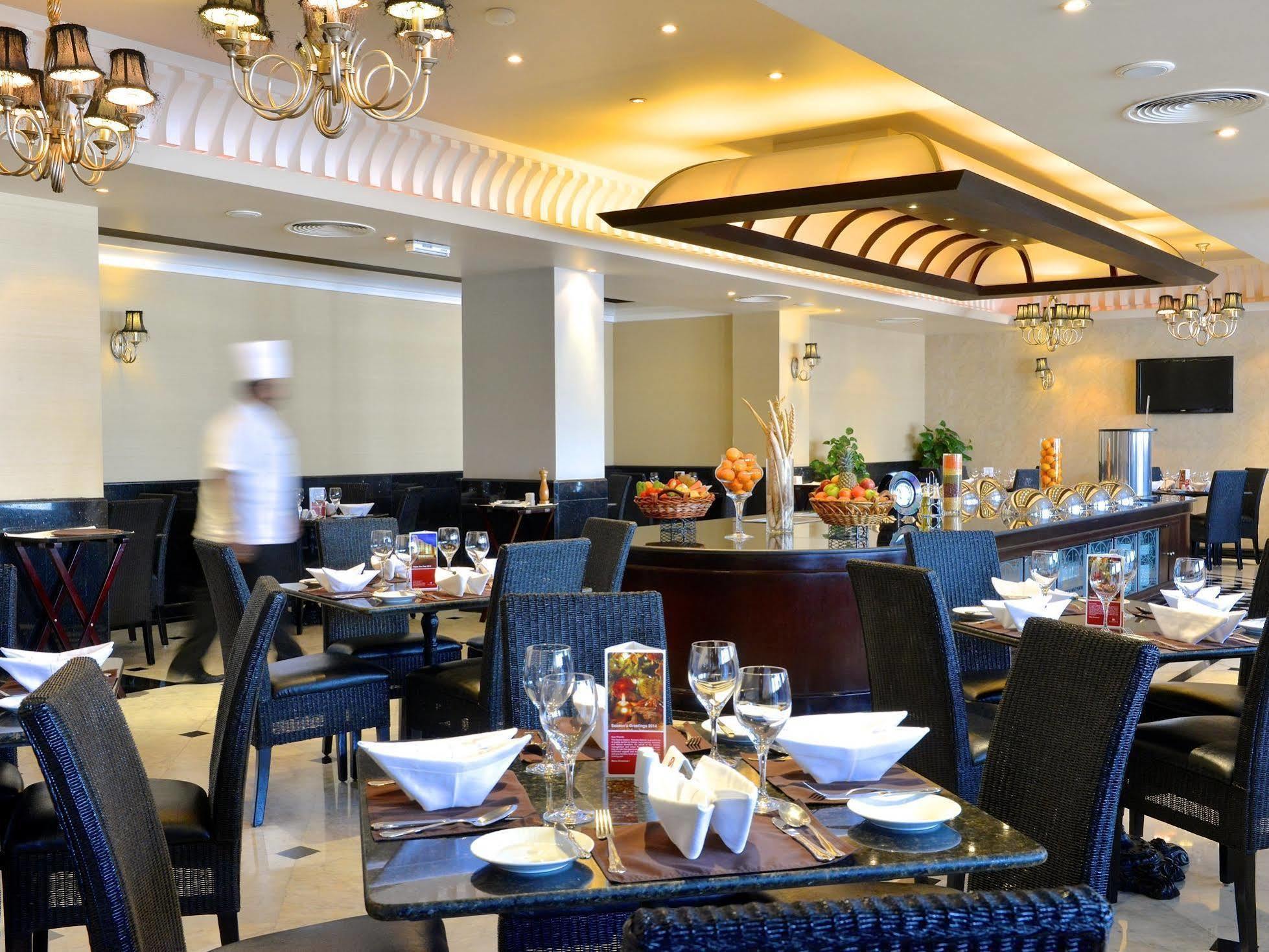 Ramada By Wyndham Bahrain Hotell Manama Eksteriør bilde