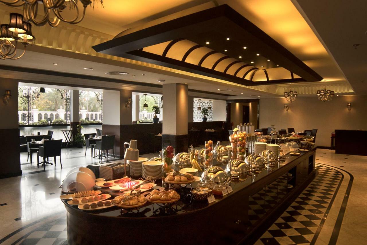 Ramada By Wyndham Bahrain Hotell Manama Eksteriør bilde