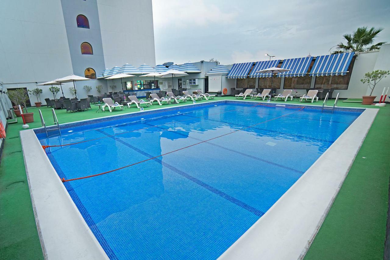 Ramada By Wyndham Bahrain Hotell Manama Eksteriør bilde