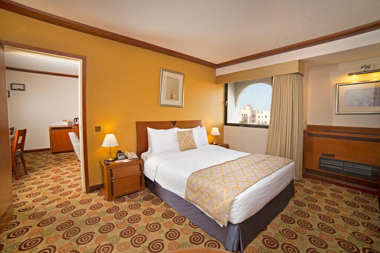 Ramada By Wyndham Bahrain Hotell Manama Eksteriør bilde