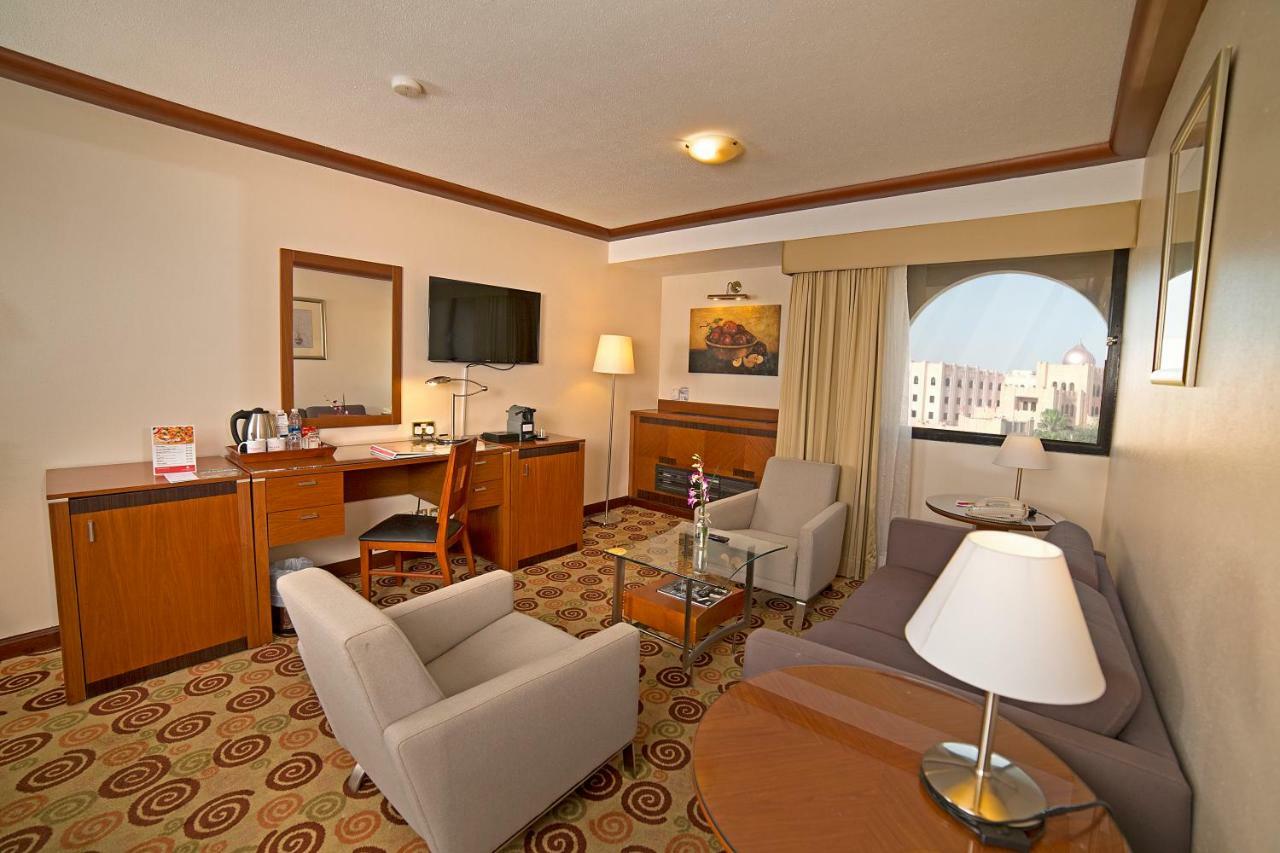 Ramada By Wyndham Bahrain Hotell Manama Eksteriør bilde