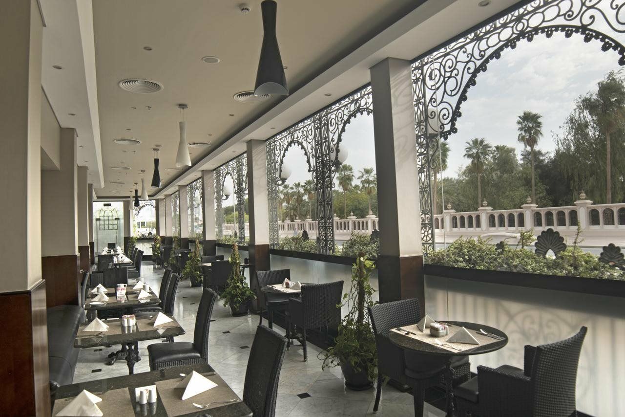 Ramada By Wyndham Bahrain Hotell Manama Eksteriør bilde