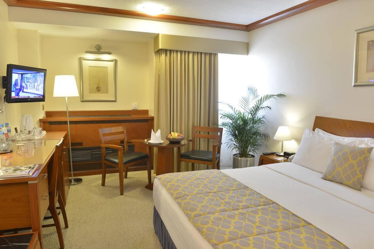 Ramada By Wyndham Bahrain Hotell Manama Eksteriør bilde