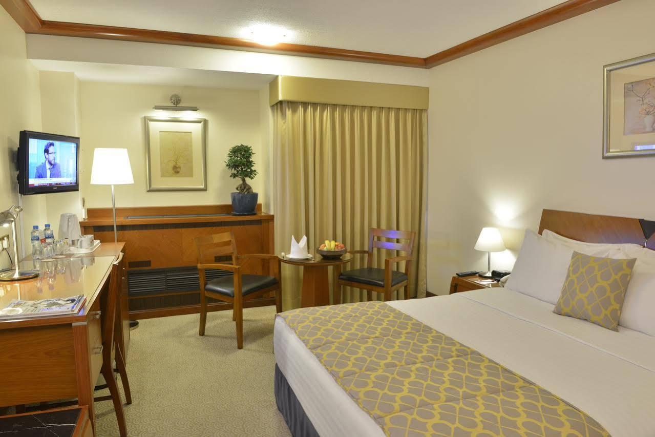 Ramada By Wyndham Bahrain Hotell Manama Eksteriør bilde