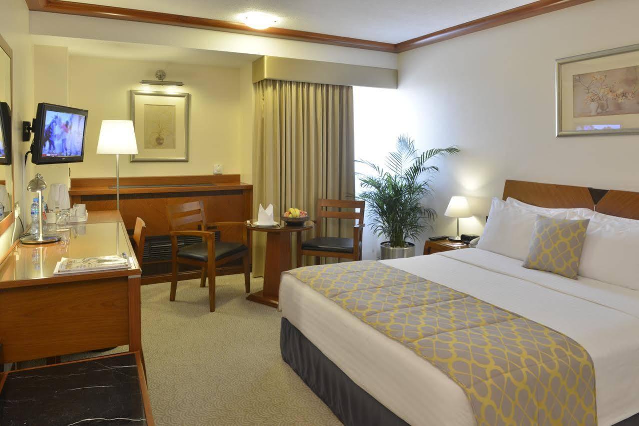 Ramada By Wyndham Bahrain Hotell Manama Eksteriør bilde